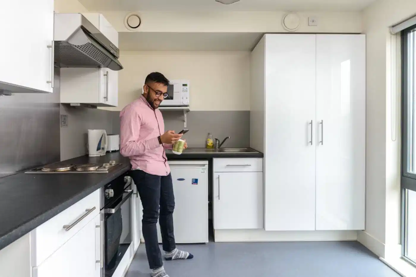 Common Area?w=400&h=260&fit=crop&q=40&auto=format&trim=auto