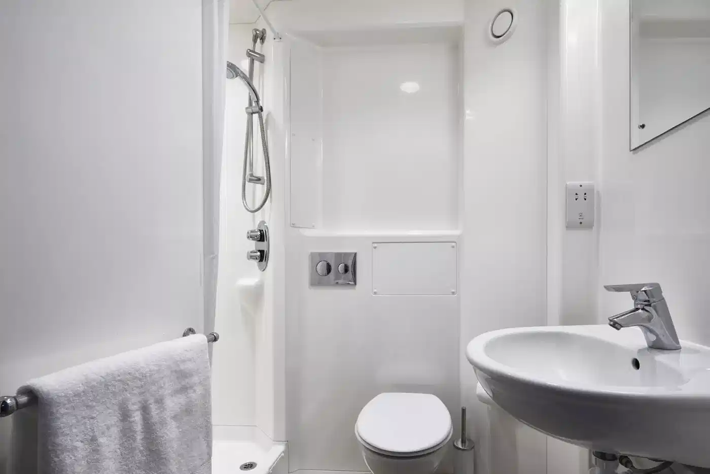 Exterior?w=400&h=260&fit=crop&q=40&auto=format&trim=auto