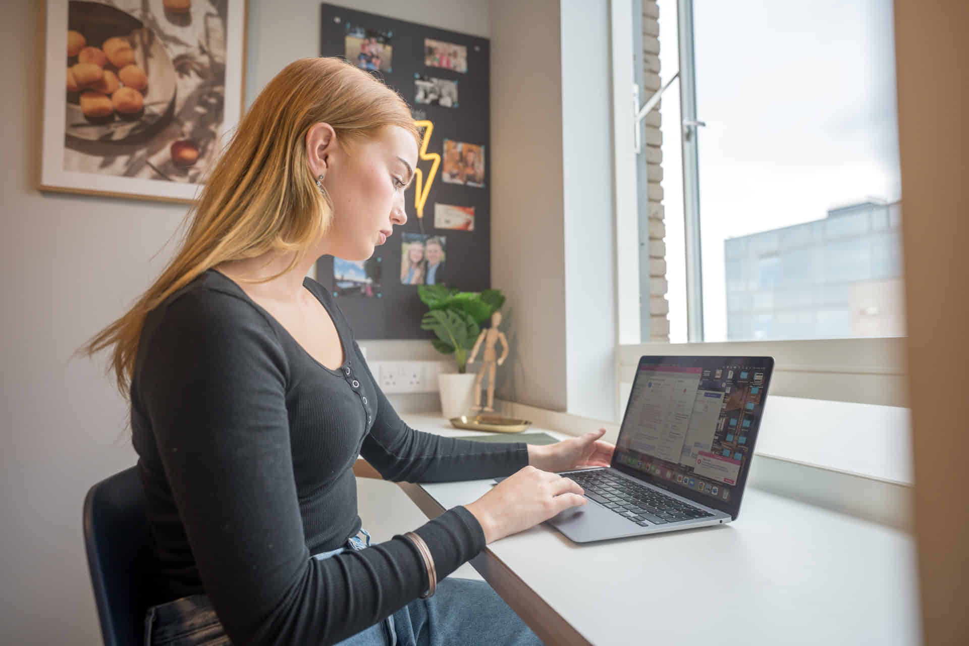 Amenities?w=400&h=260&fit=crop&q=40&auto=format&trim=auto