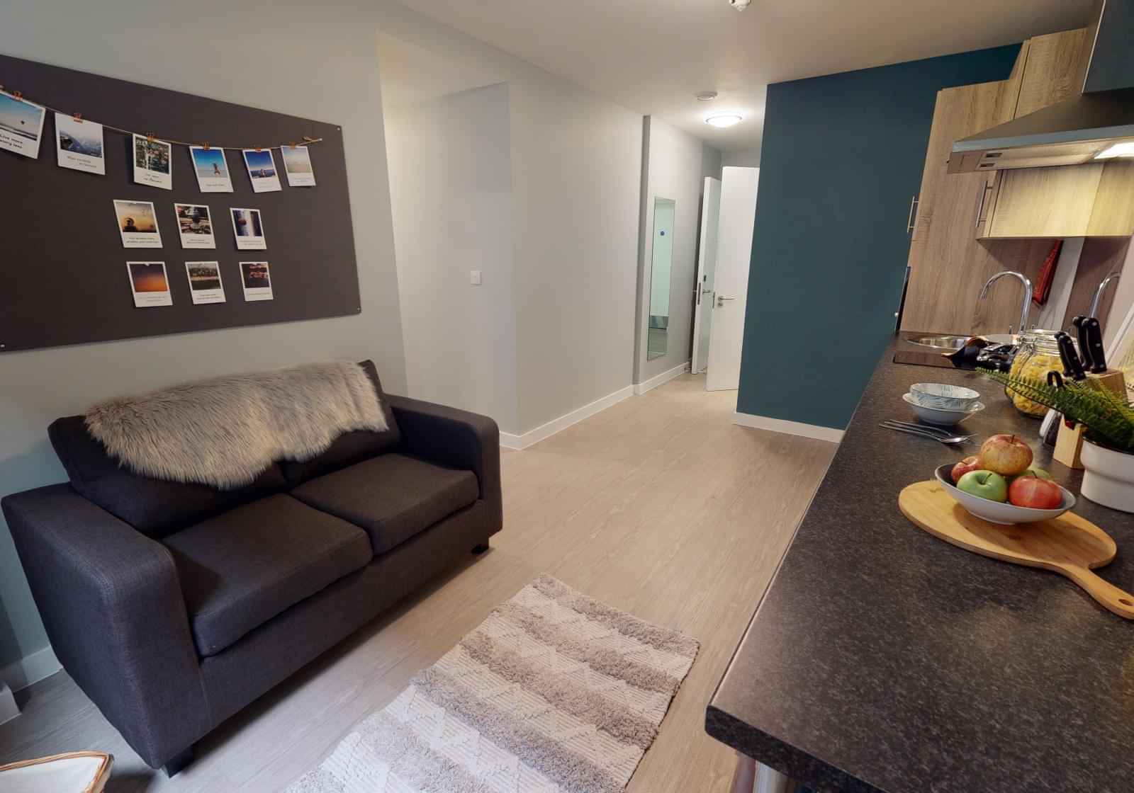 Common Area?w=400&h=260&fit=crop&q=40&auto=format&trim=auto