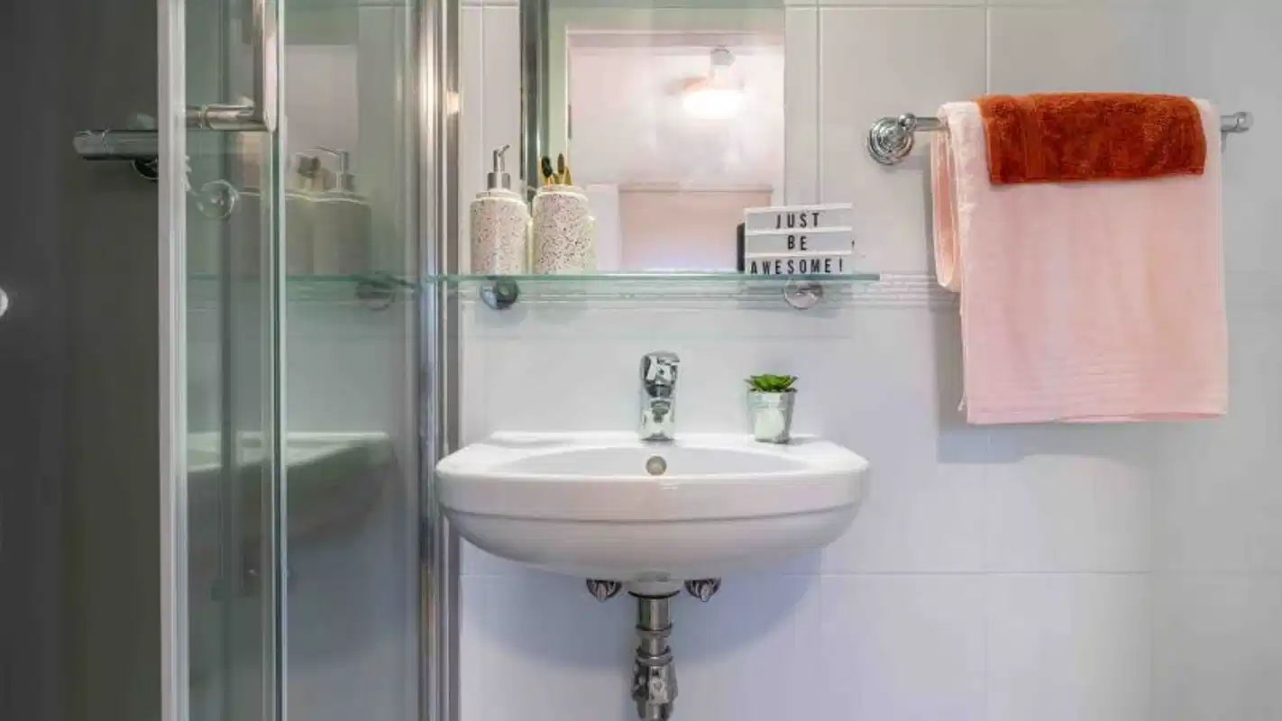 Amenities?w=400&h=260&fit=crop&q=40&auto=format&trim=auto