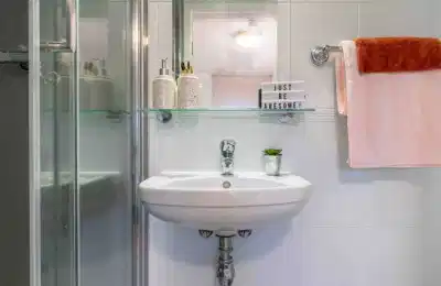Amenities?w=400&h=260&fit=crop&q=40&auto=format&trim=auto