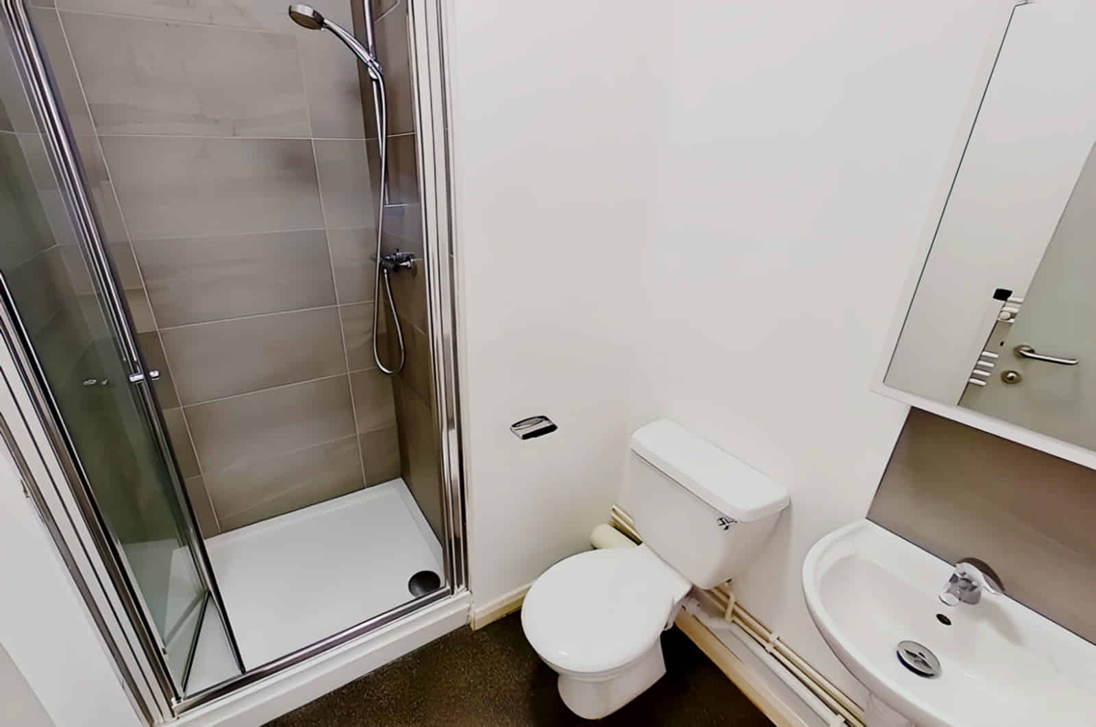 Common Area?w=400&h=260&fit=crop&q=40&auto=format&trim=auto