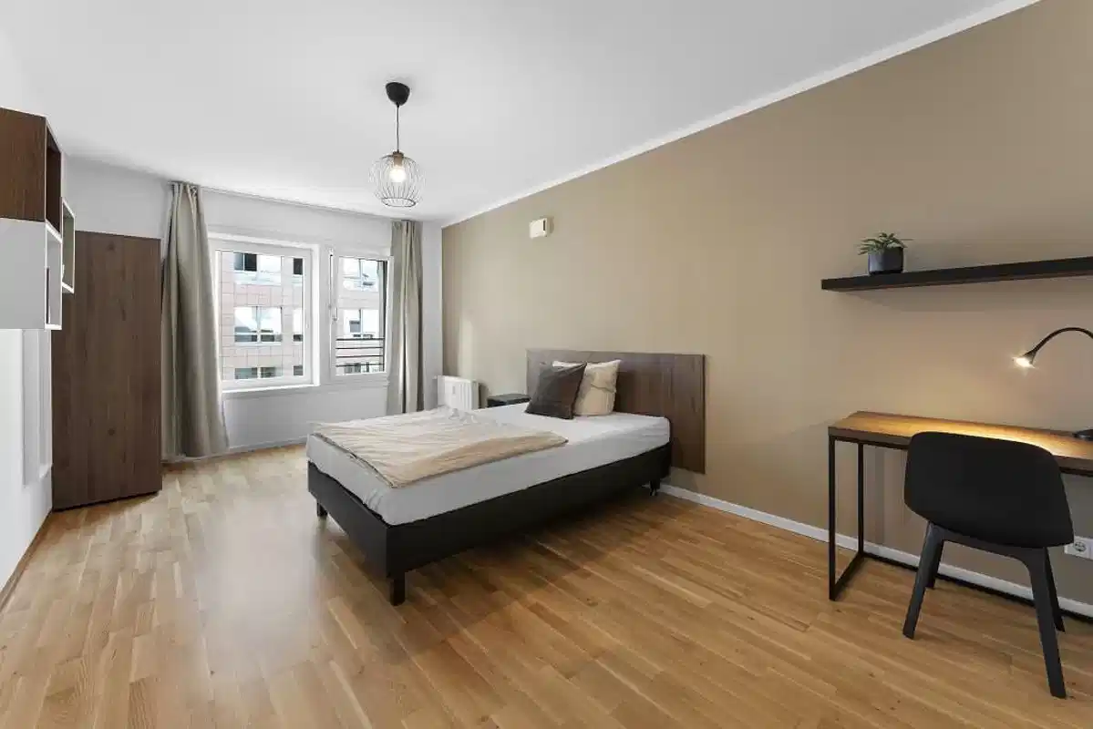 Exterior?w=400&h=260&fit=crop&q=40&auto=format&trim=auto