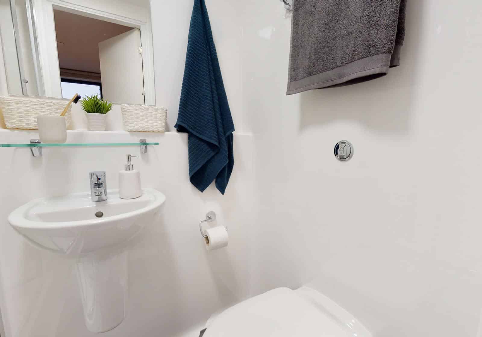 Common Area?w=400&h=260&fit=crop&q=40&auto=format&trim=auto