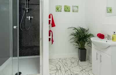 Common Area?w=400&h=260&fit=crop&q=40&auto=format&trim=auto