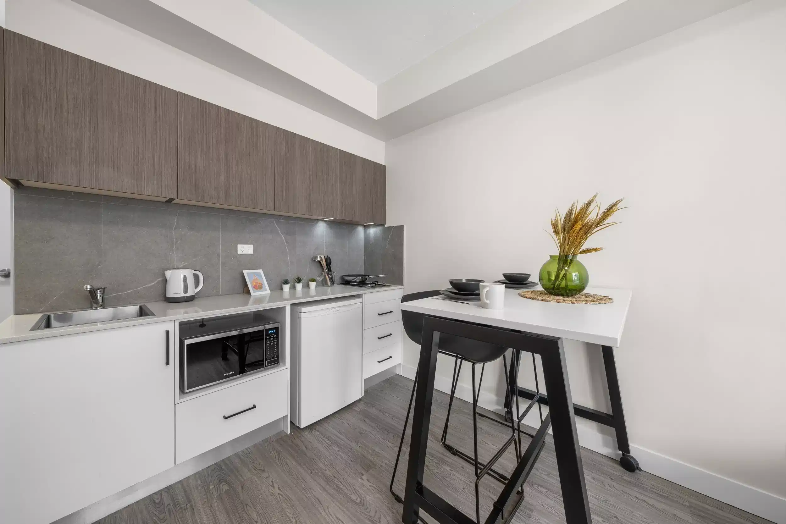 Amenities?w=400&h=260&fit=crop&q=40&auto=format&trim=auto