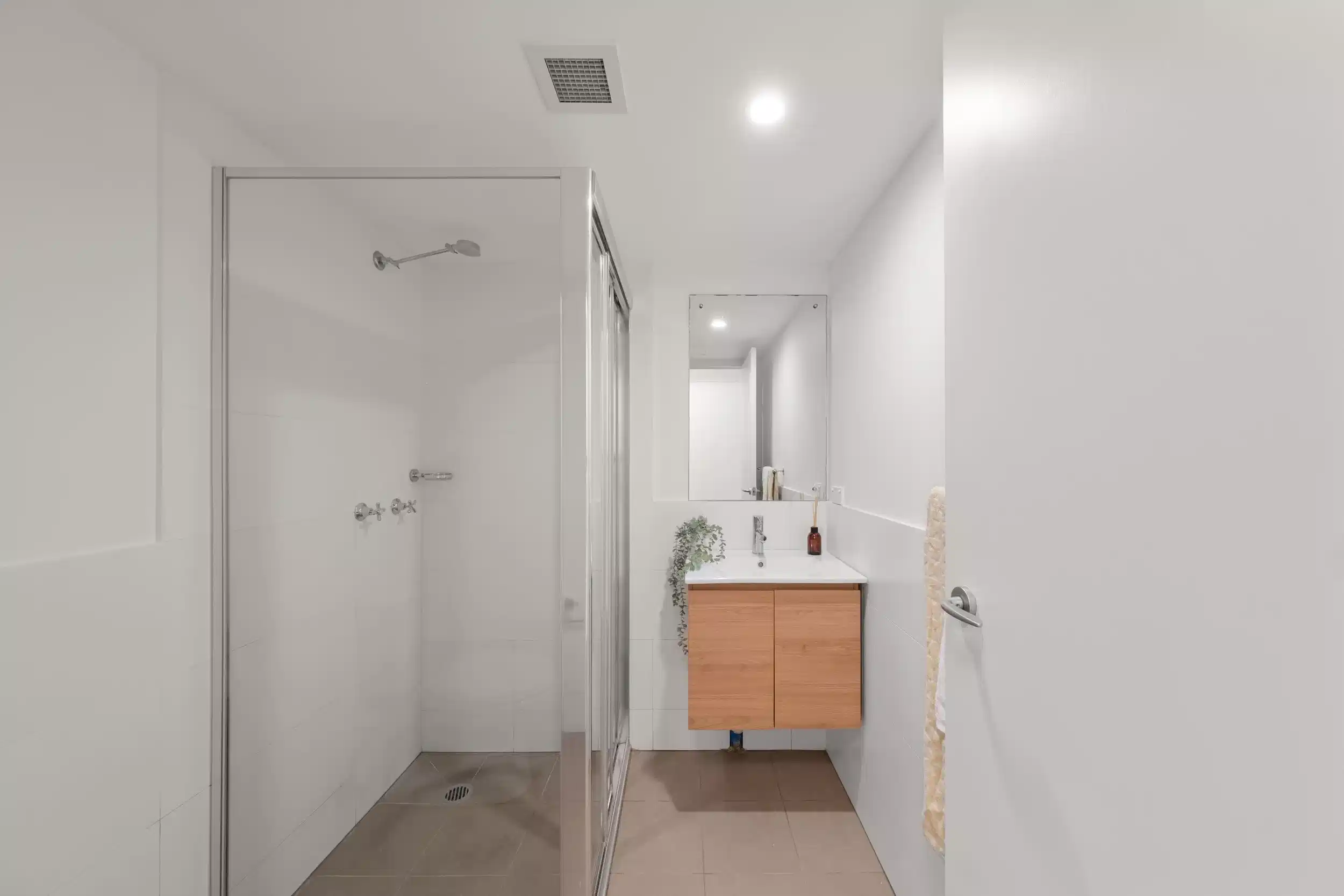 Amenities?w=400&h=260&fit=crop&q=40&auto=format&trim=auto