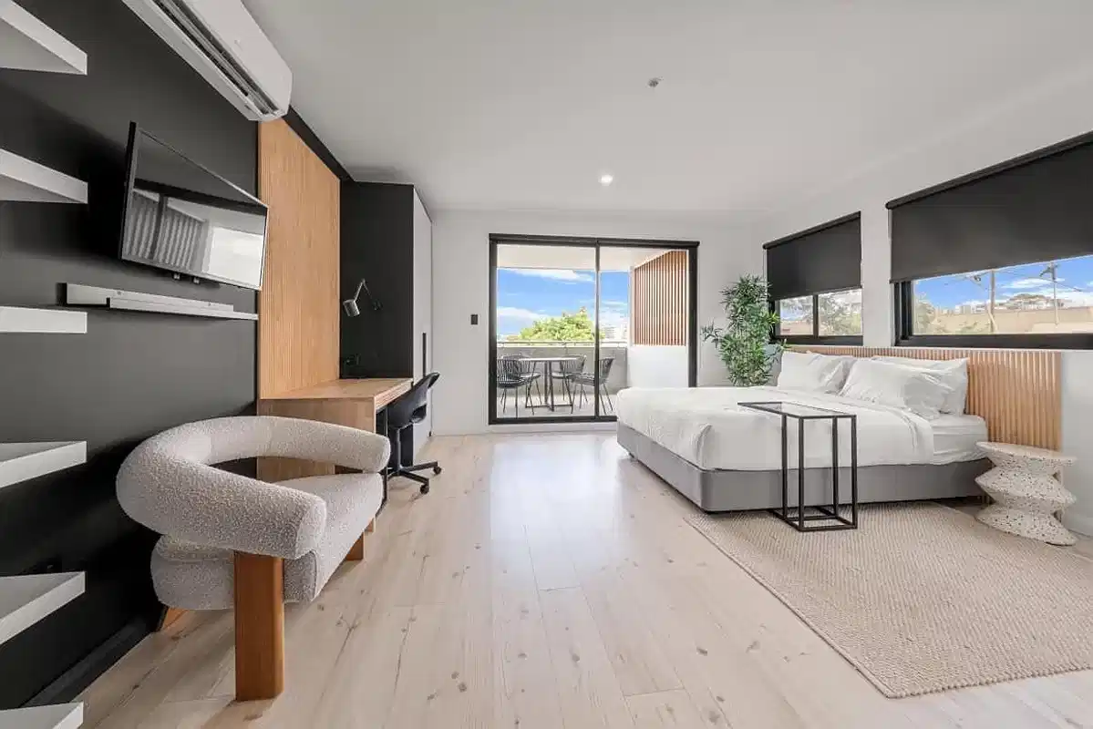 Kitchen?w=400&h=260&fit=crop&q=40&auto=format&trim=auto