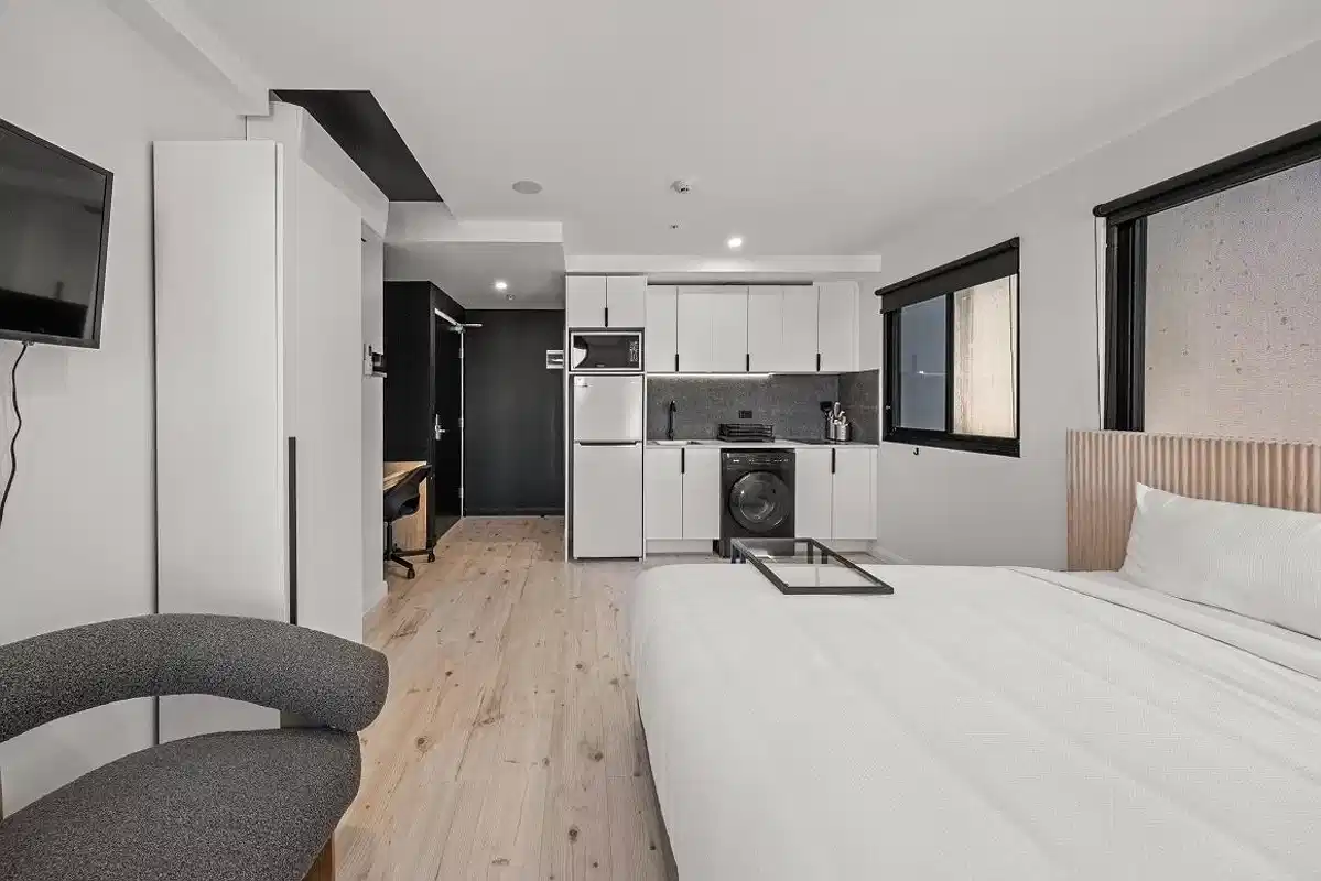 Kitchen?w=400&h=260&fit=crop&q=40&auto=format&trim=auto