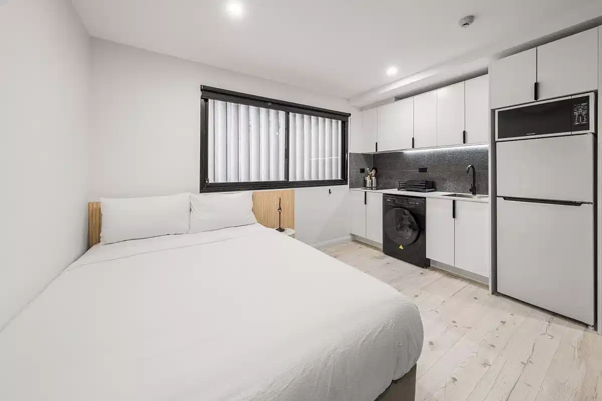 Kitchen?w=400&h=260&fit=crop&q=40&auto=format&trim=auto