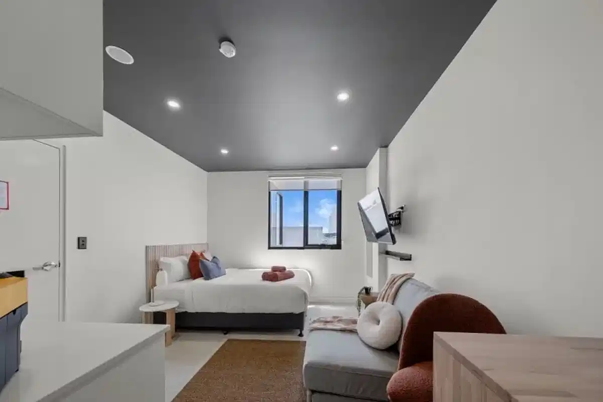 Common Area?w=400&h=260&fit=crop&q=40&auto=format&trim=auto