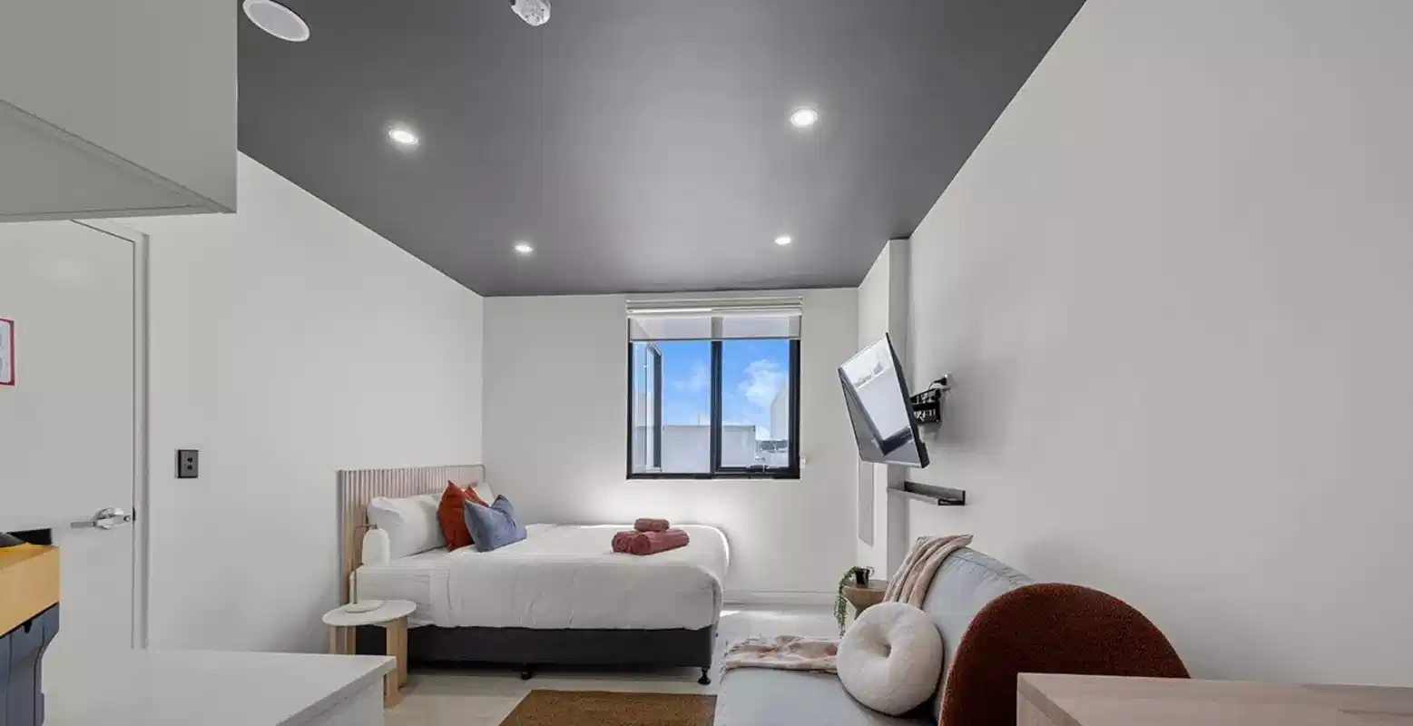 Common Area?w=400&h=260&fit=crop&q=40&auto=format&trim=auto