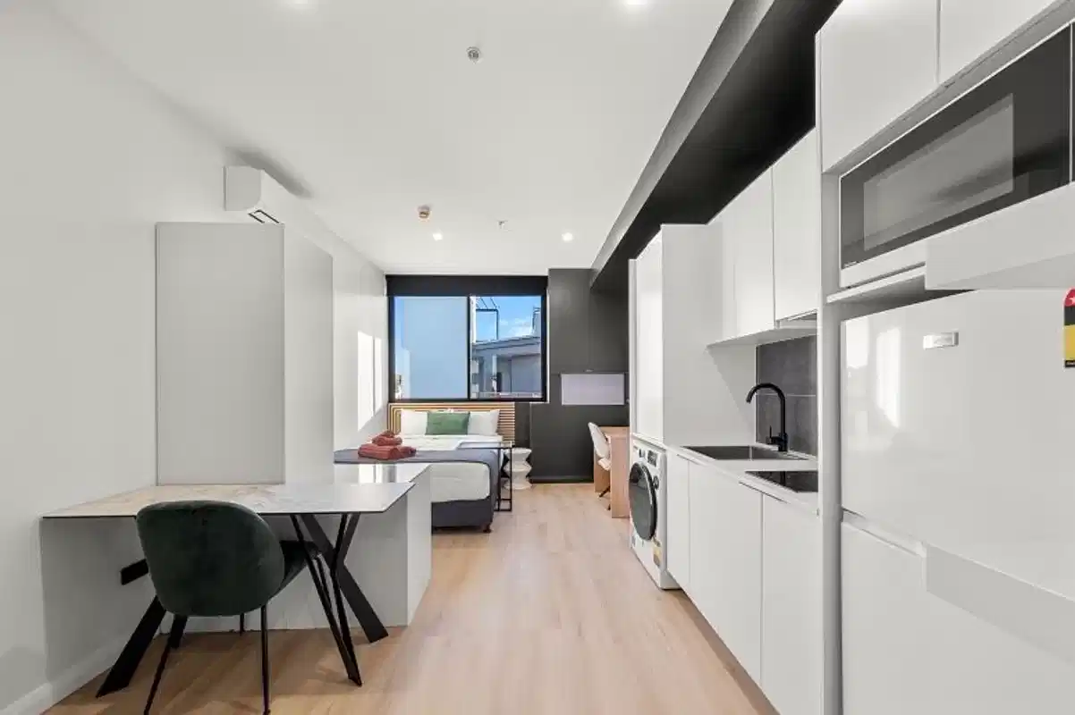 Exterior?w=400&h=260&fit=crop&q=40&auto=format&trim=auto