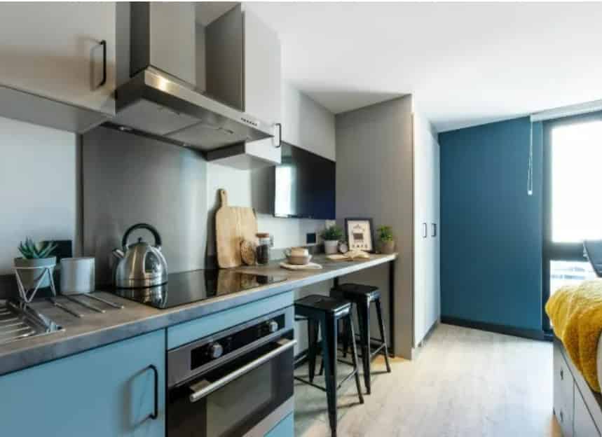 Common Area?w=400&h=260&fit=crop&q=40&auto=format&trim=auto