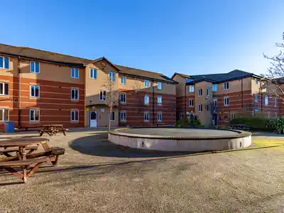 Amenities?w=400&h=260&fit=crop&q=40&auto=format&trim=auto