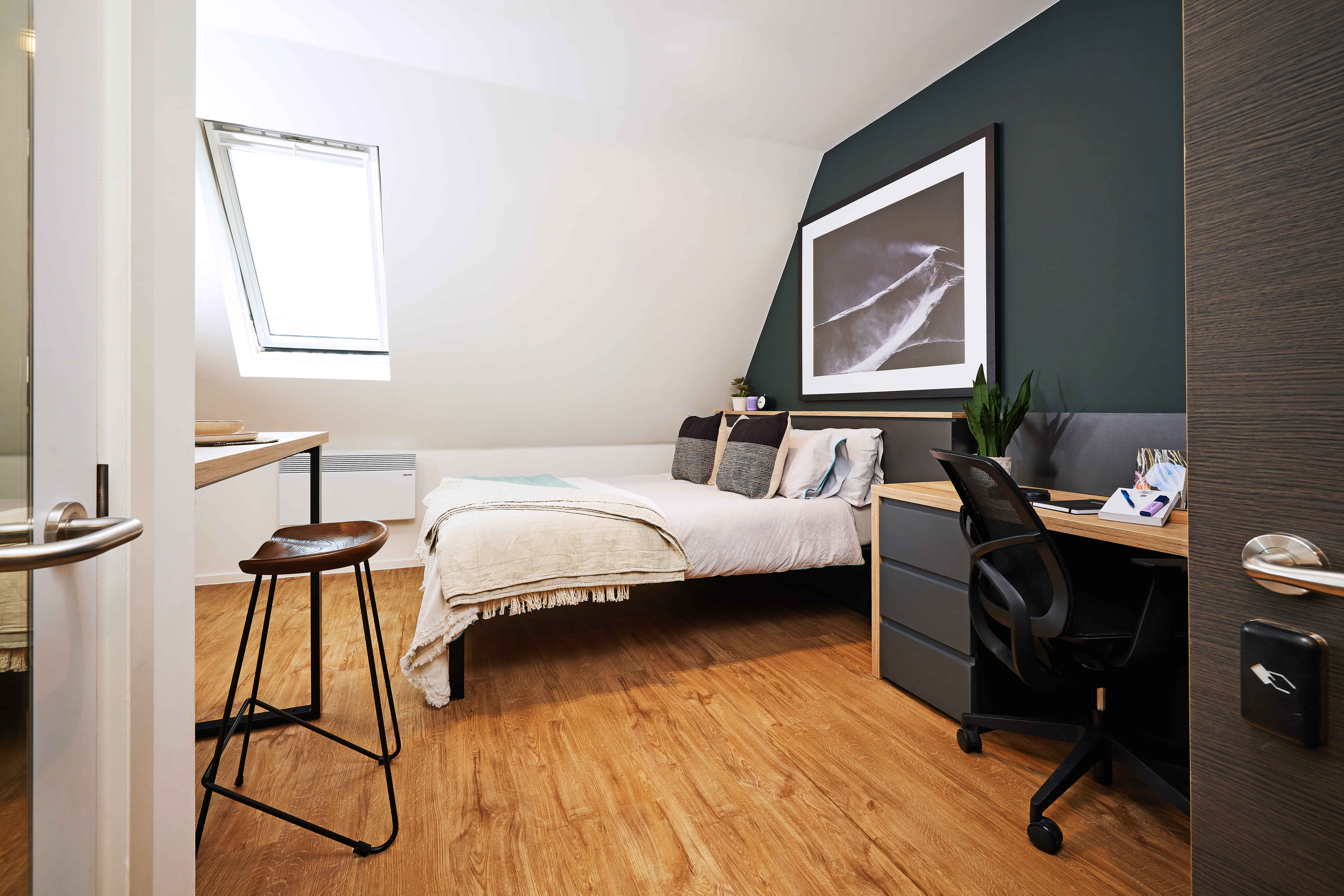 Common Area?w=400&h=260&fit=crop&q=40&auto=format&trim=auto