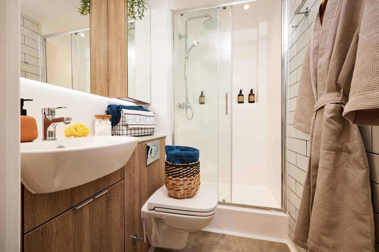 Common Area?w=400&h=260&fit=crop&q=40&auto=format&trim=auto