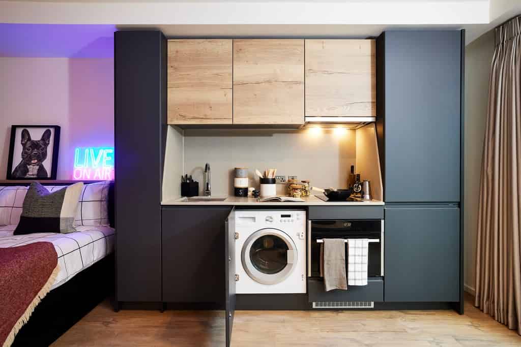 Common Area?w=400&h=260&fit=crop&q=40&auto=format&trim=auto