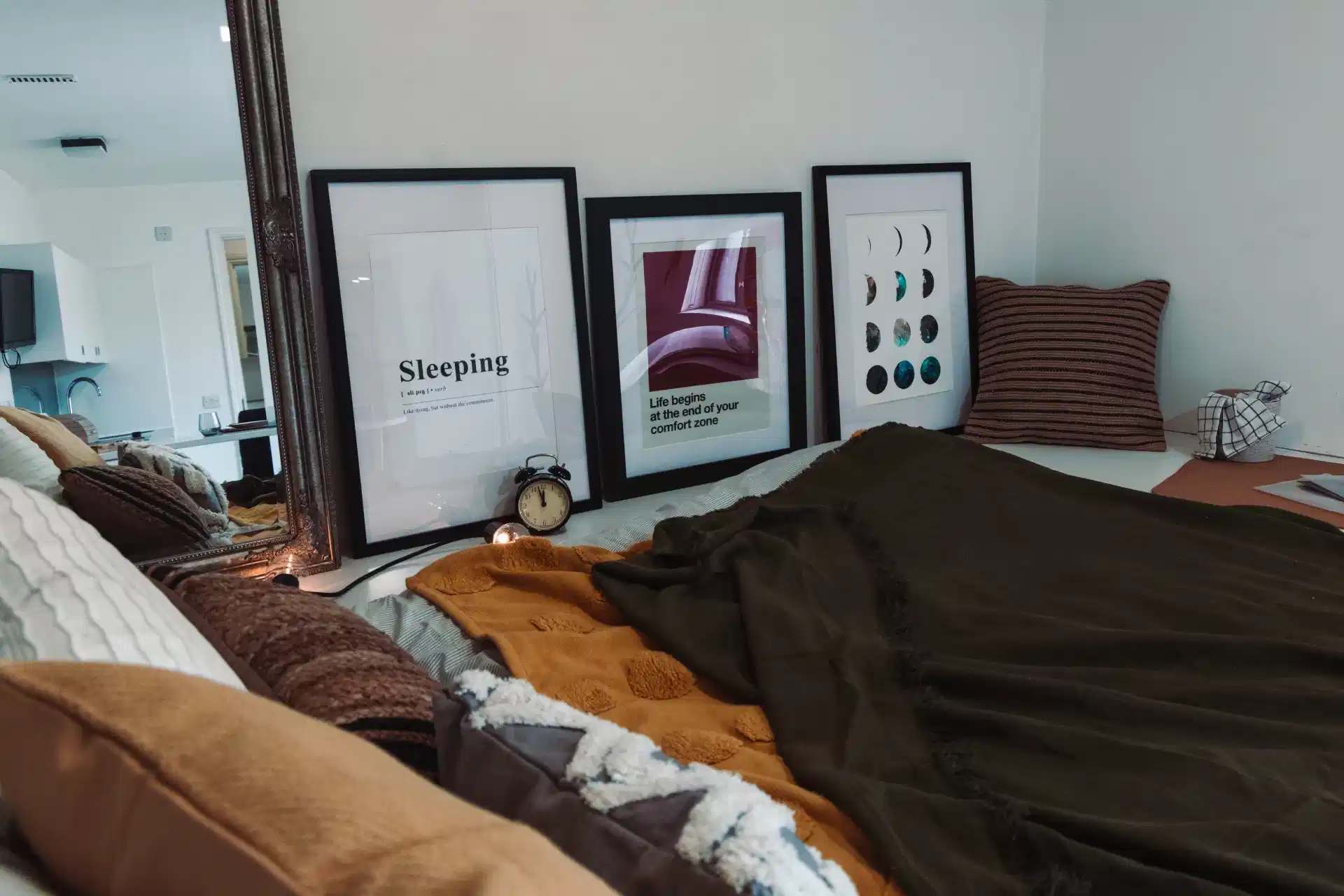 Exterior?w=400&h=260&fit=crop&q=40&auto=format&trim=auto