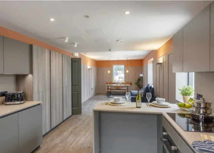 Common Area?w=400&h=260&fit=crop&q=40&auto=format&trim=auto