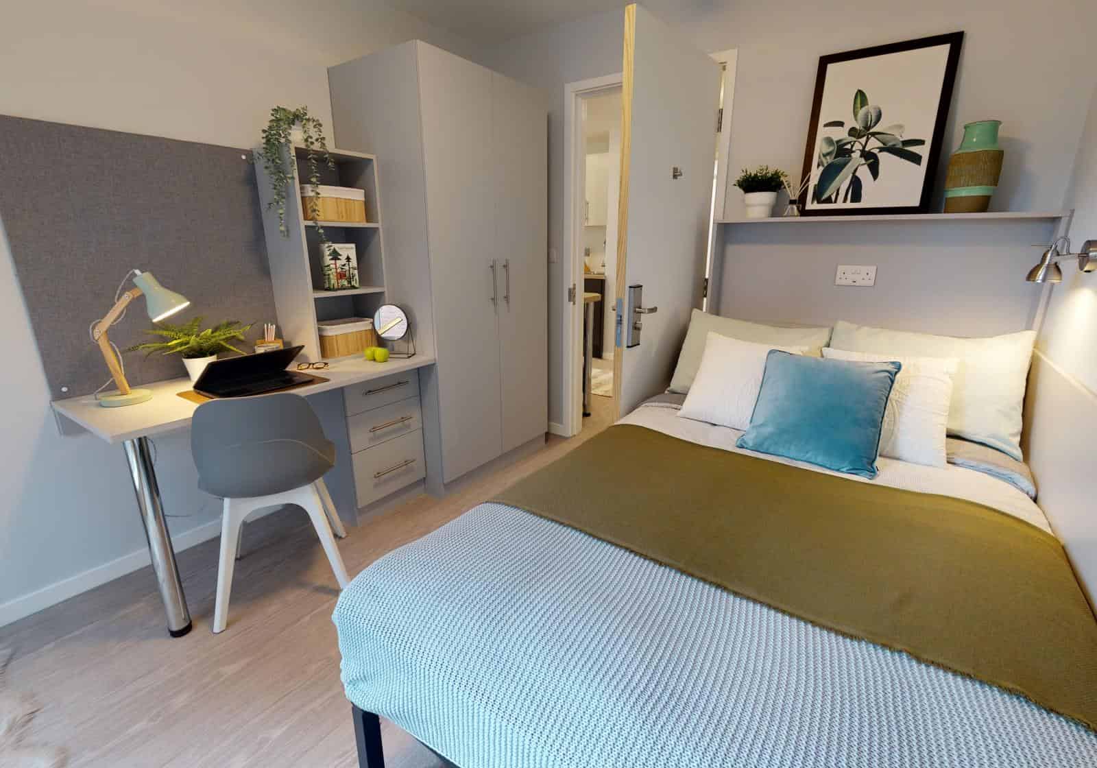 Silver 2 Bed Apt Plus