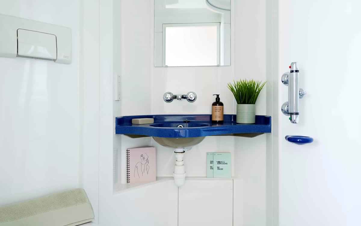 Kitchen?w=400&h=260&fit=crop&q=40&auto=format&trim=auto