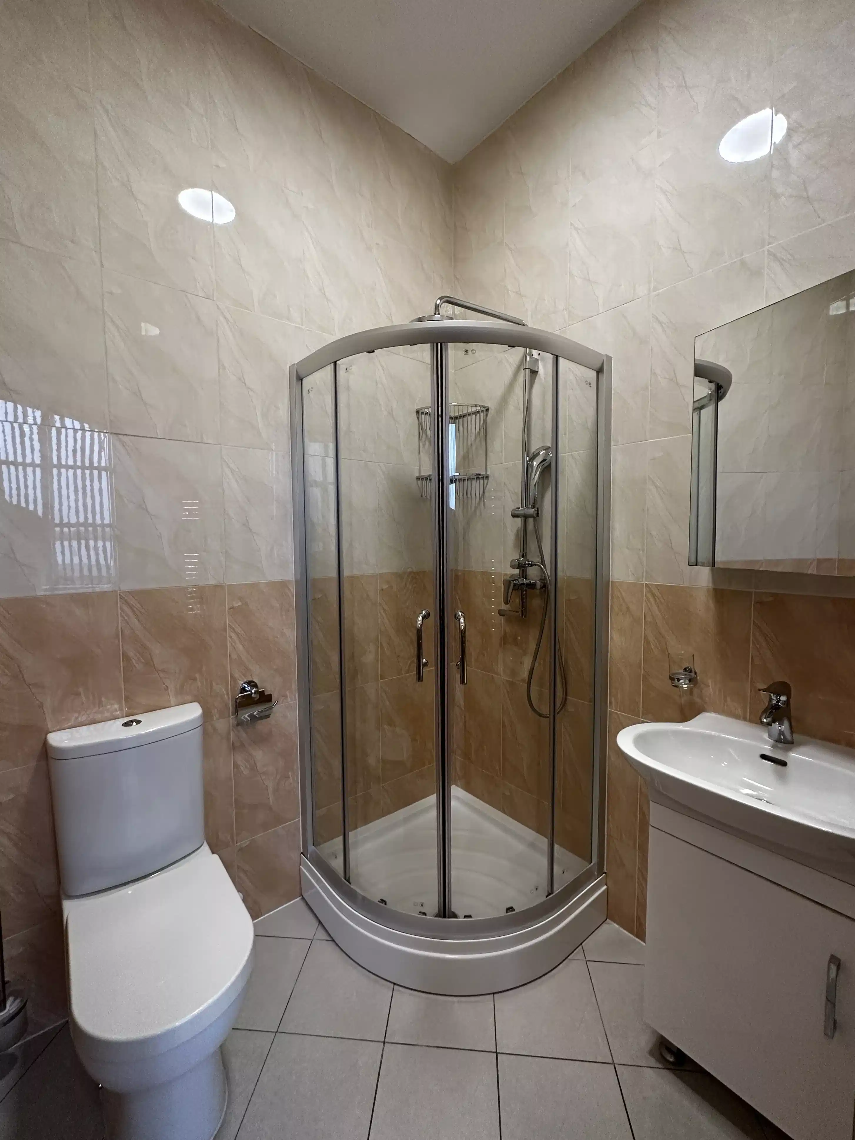 Exterior?w=400&h=260&fit=crop&q=40&auto=format&trim=auto