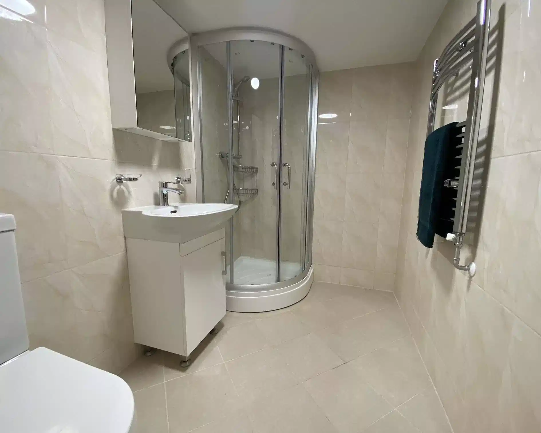 Exterior?w=400&h=260&fit=crop&q=40&auto=format&trim=auto