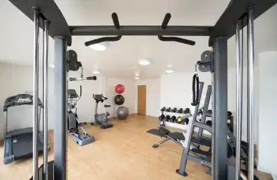 Common Area?w=400&h=260&fit=crop&q=40&auto=format&trim=auto