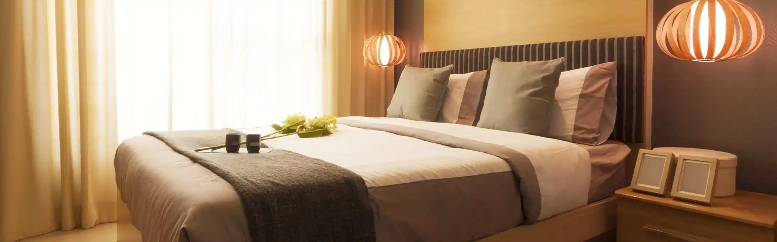 Exterior?w=400&h=260&fit=crop&q=40&auto=format&trim=auto