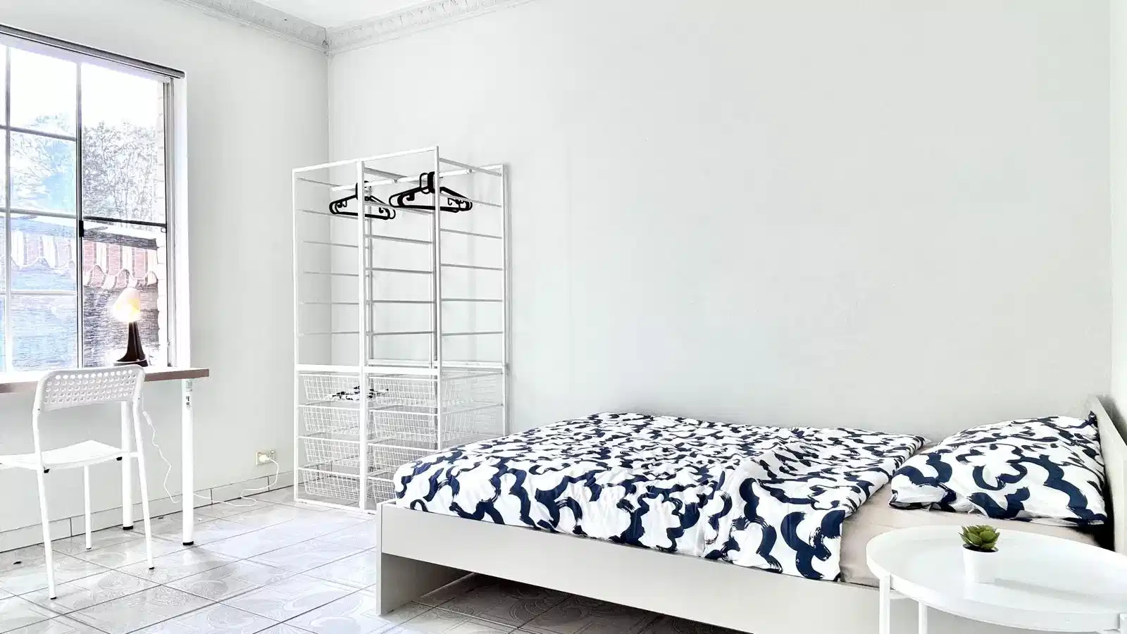 Room 4 - Bedroom?w=400&h=260&fit=crop&q=40&auto=format&trim=auto