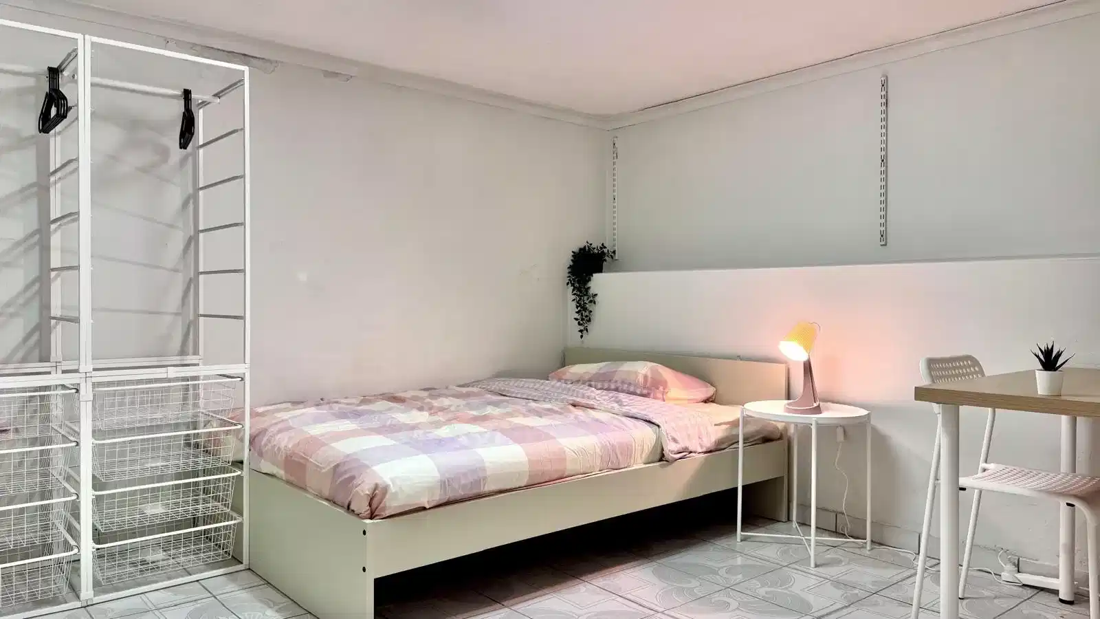 Room in a 5 Bed Apartment, Hocking Avenue Earlwood, Australia NSW 2206 - Sydney, New South Wales, Australia - Room 4 - Bedroom