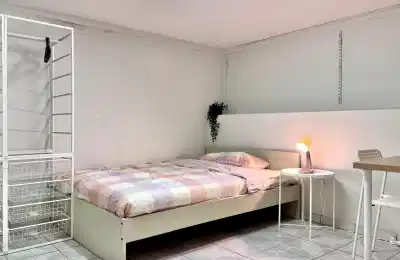 Room in a 5 Bed Apartment, Hocking Avenue Earlwood, Australia NSW 2206 - Sydney, New South Wales, Australia - Room 4 - Bedroom