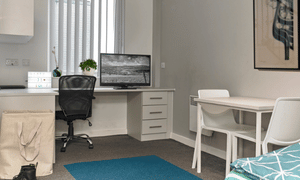 Exterior?w=400&h=260&fit=crop&q=40&auto=format&trim=auto