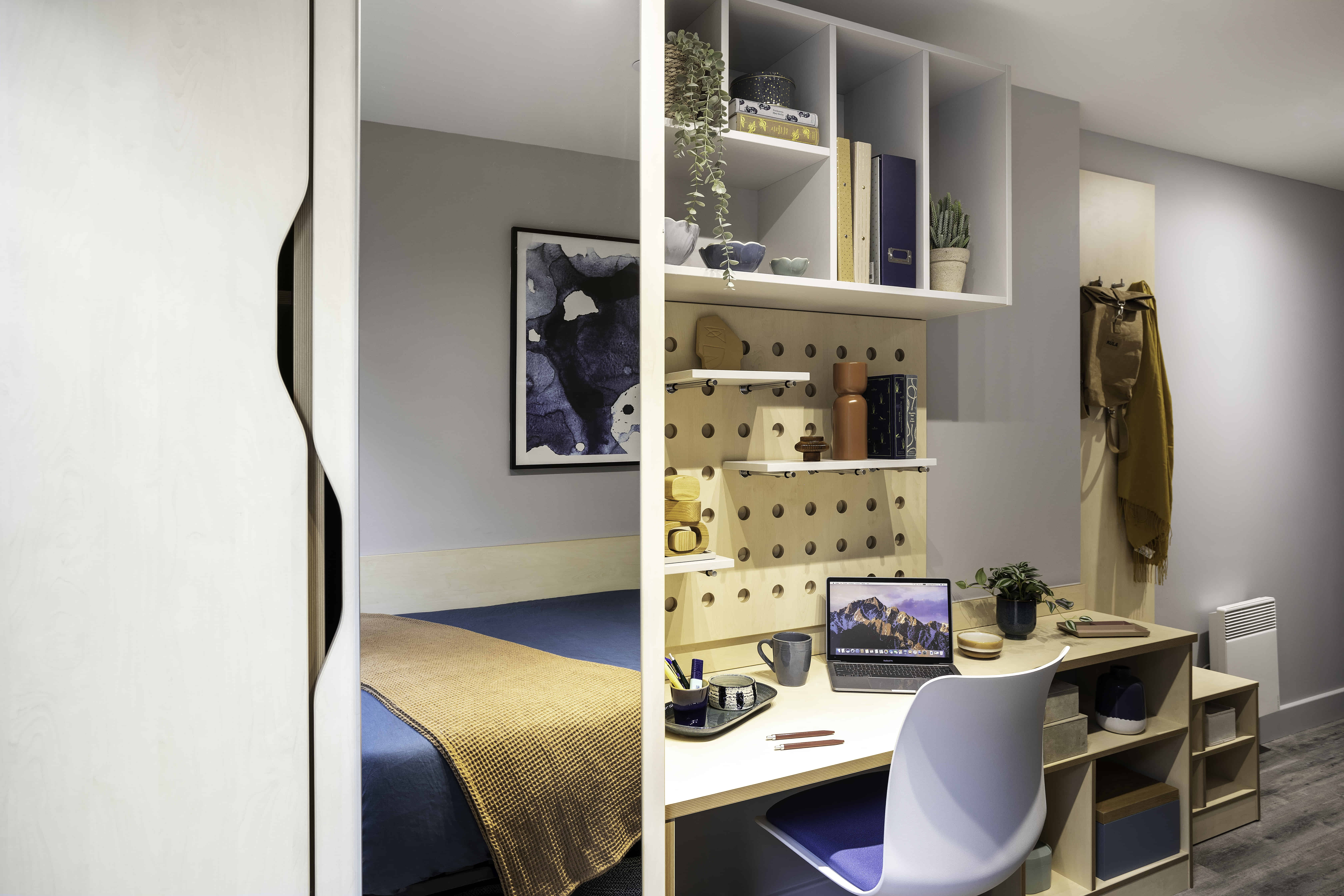 Common Area?w=400&h=260&fit=crop&q=40&auto=format&trim=auto