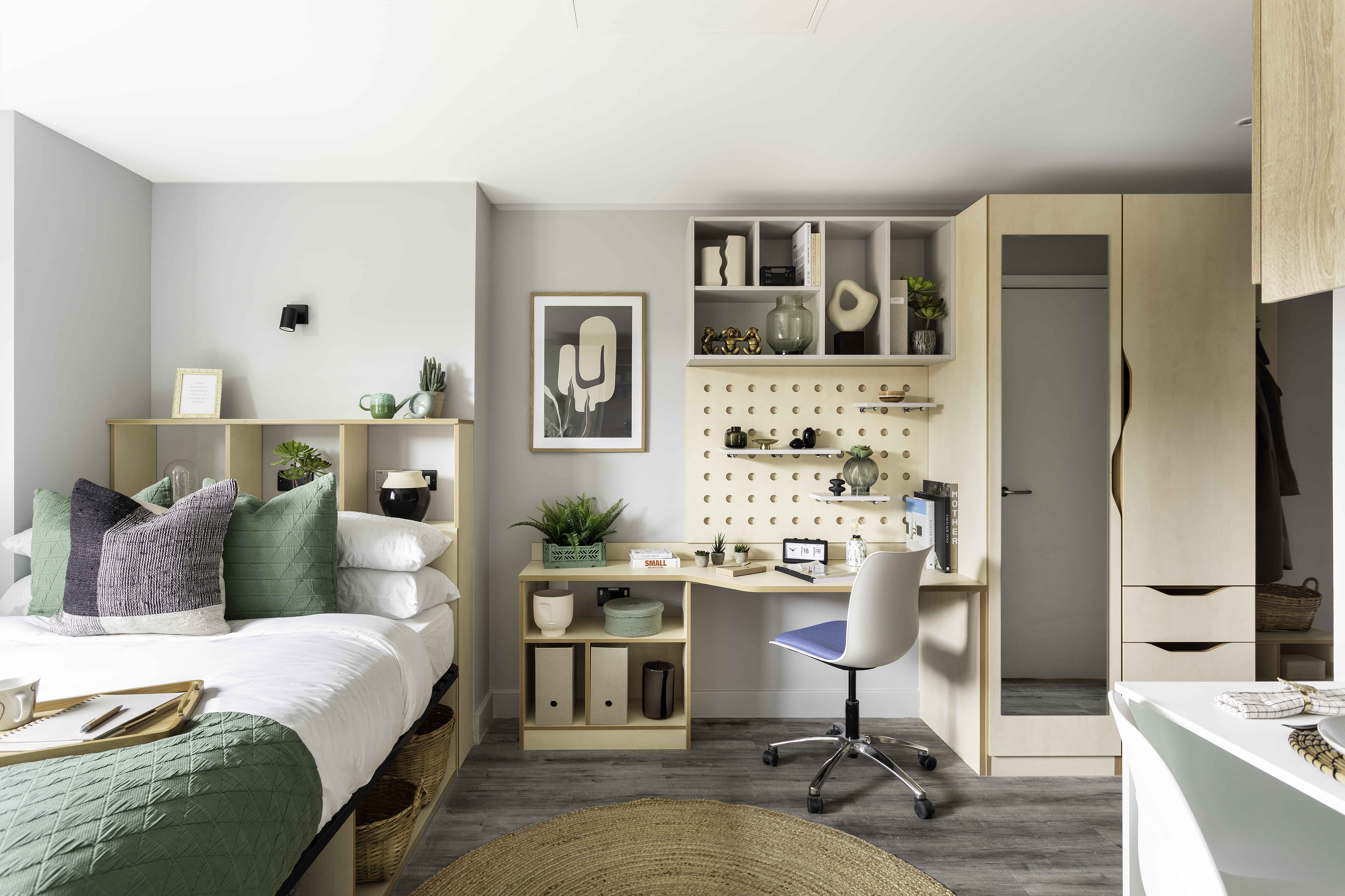 Exterior?w=400&h=260&fit=crop&q=40&auto=format&trim=auto