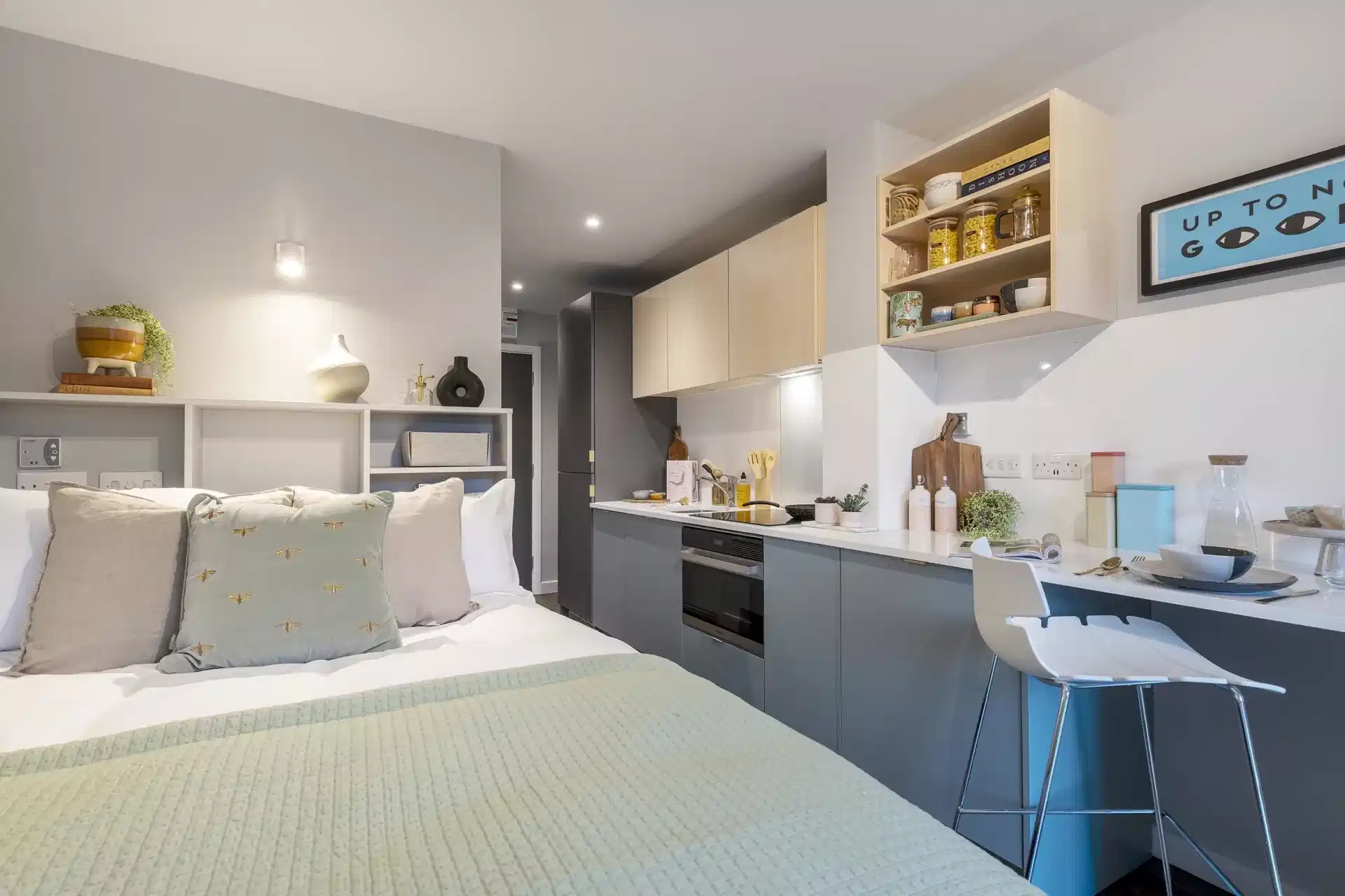 Amenities?w=400&h=260&fit=crop&q=40&auto=format&trim=auto