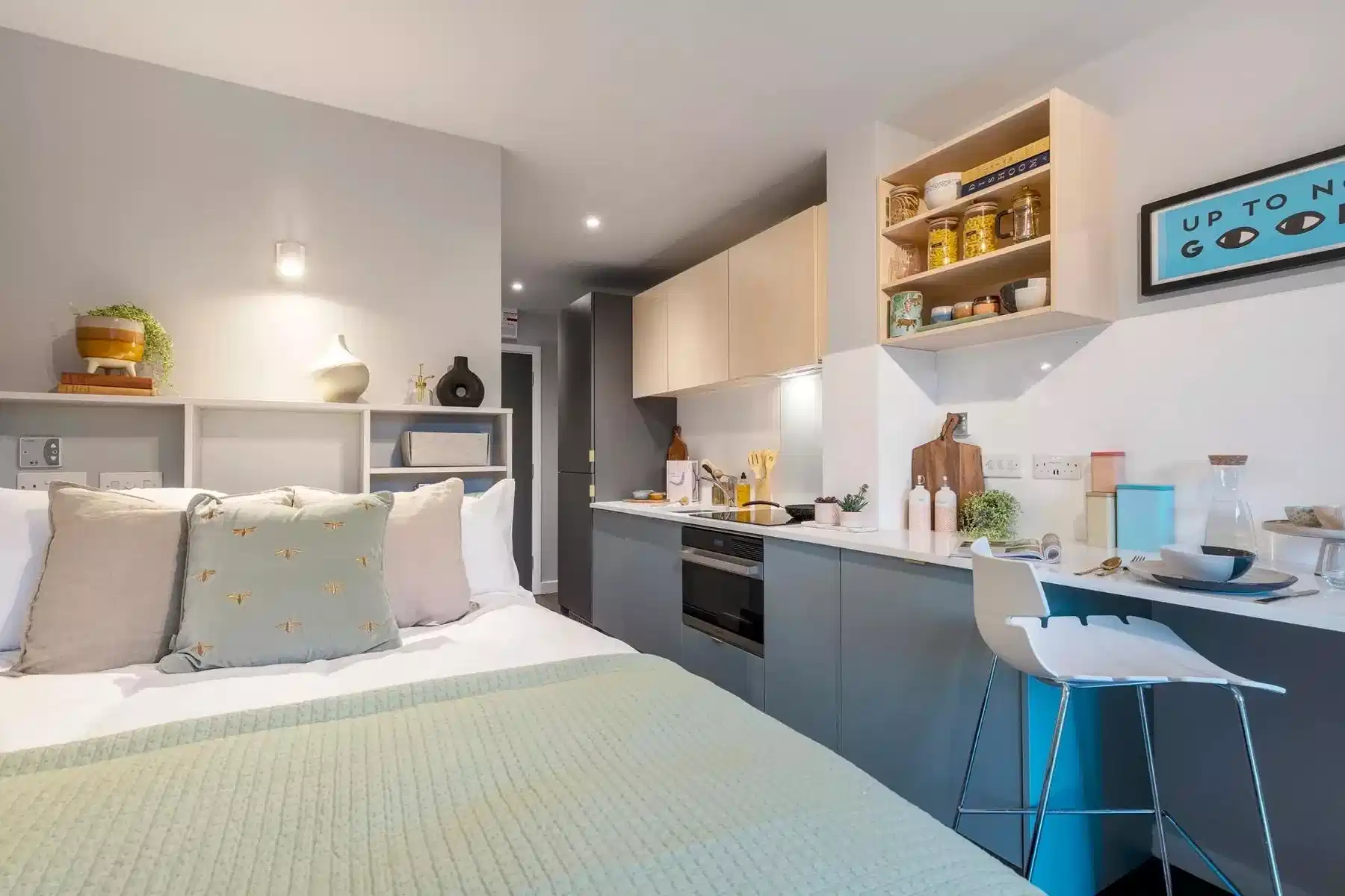 Common Area?w=400&h=260&fit=crop&q=40&auto=format&trim=auto