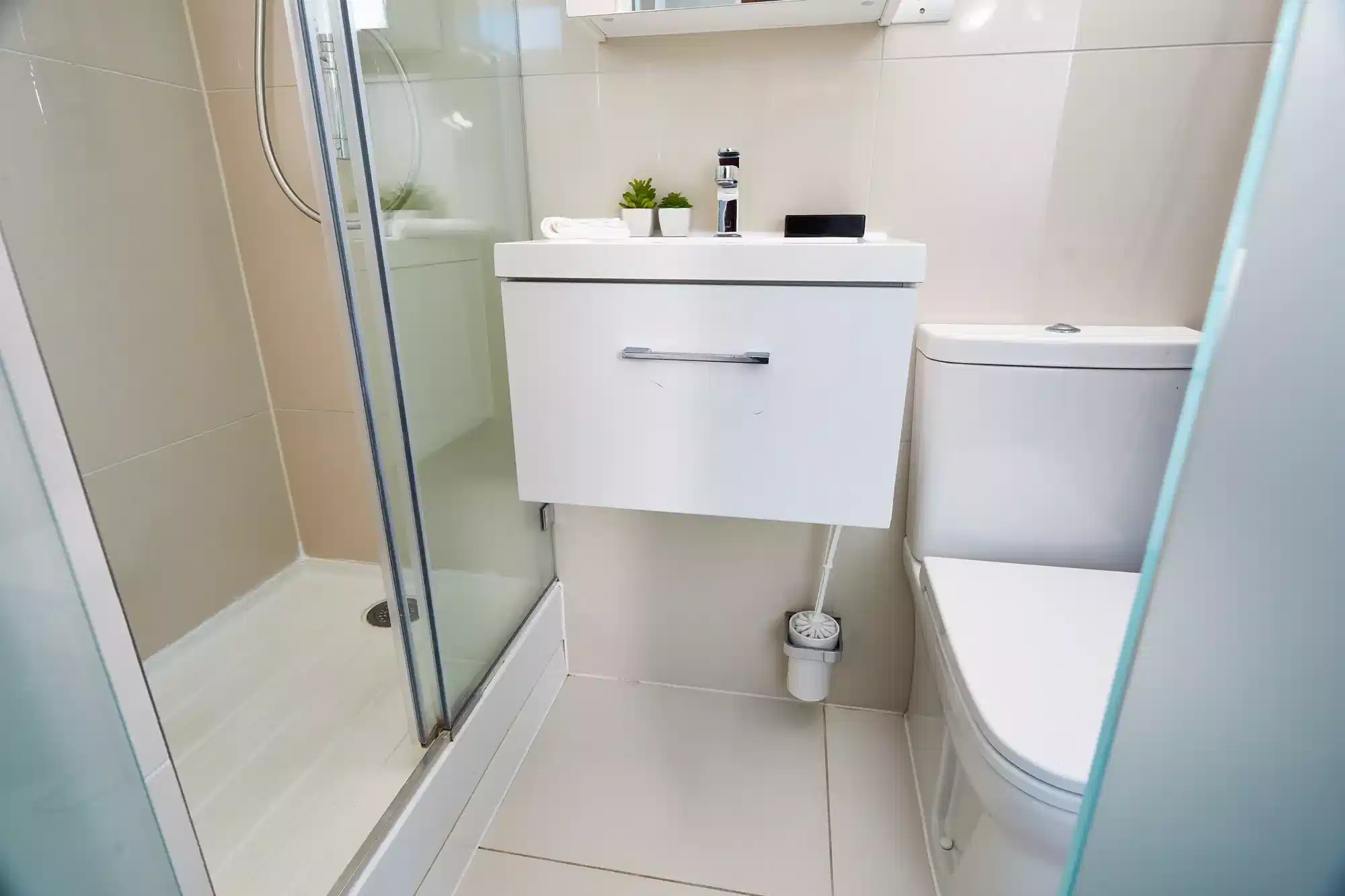 Amenities?w=400&h=260&fit=crop&q=40&auto=format&trim=auto