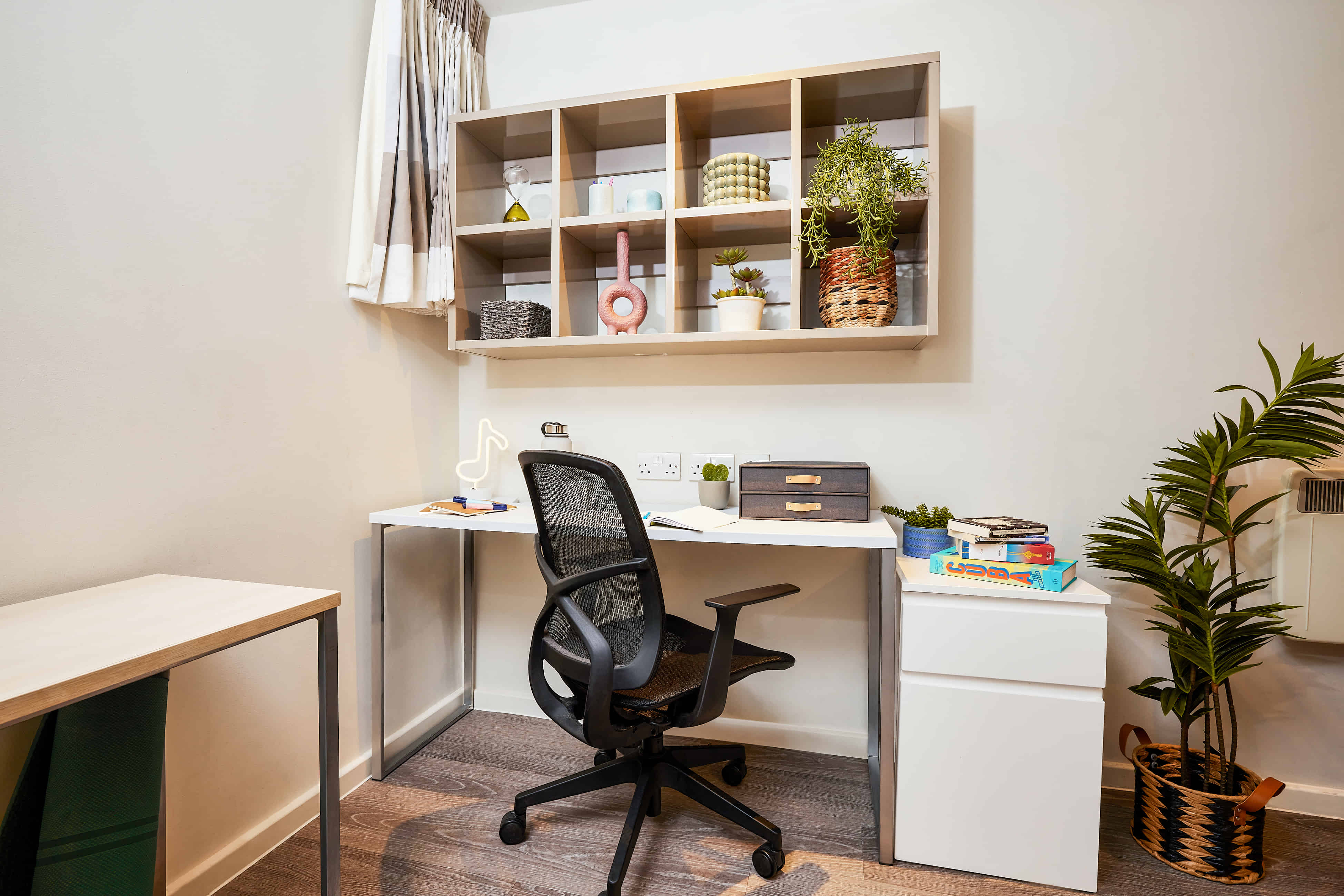 Amenities?w=400&h=260&fit=crop&q=40&auto=format&trim=auto