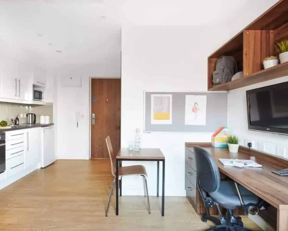 Amenities?w=400&h=260&fit=crop&q=40&auto=format&trim=auto