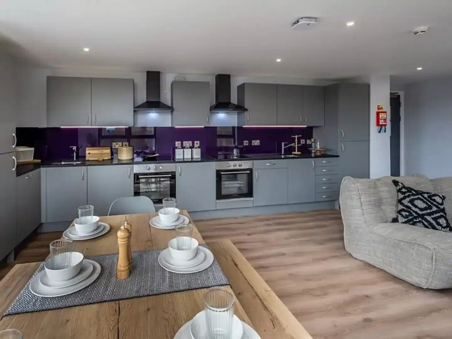 Amenities?w=400&h=260&fit=crop&q=40&auto=format&trim=auto