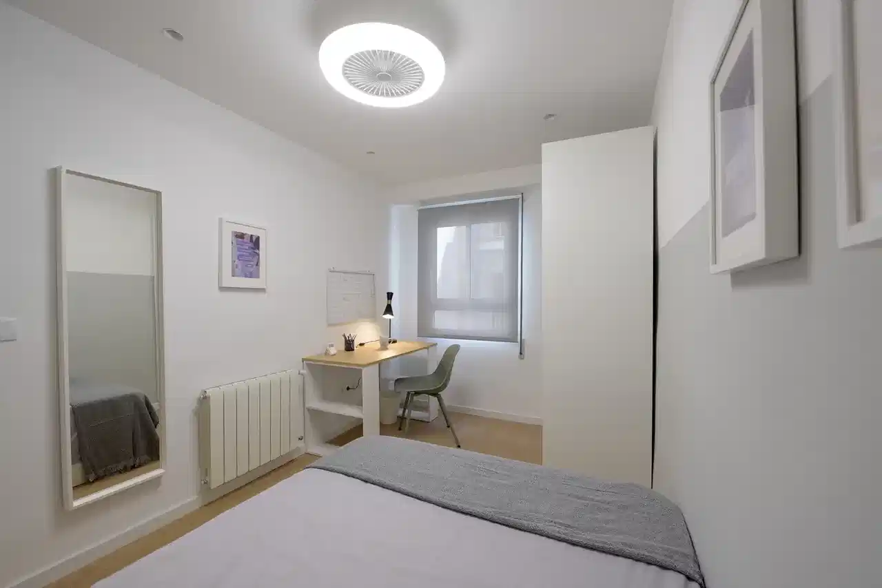 Common Area?w=400&h=260&fit=crop&q=40&auto=format&trim=auto