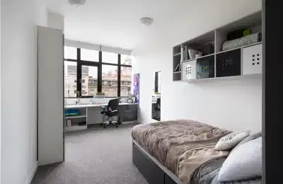 Amenities?w=400&h=260&fit=crop&q=40&auto=format&trim=auto
