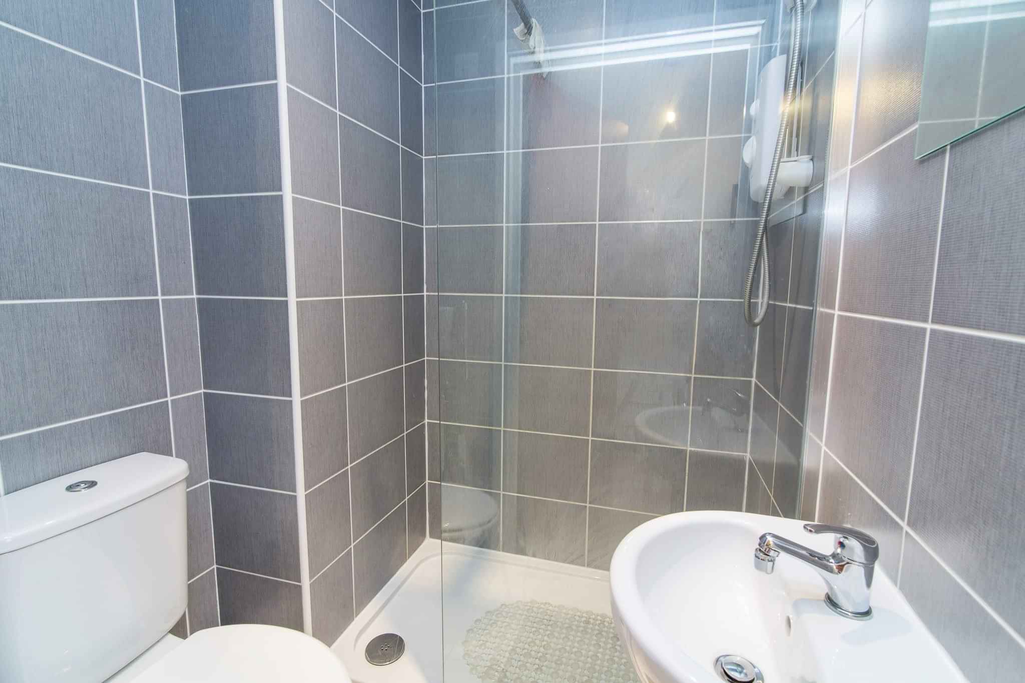 Bronze Ensuite - Bedroom?w=400&h=260&fit=crop&q=40&auto=format&trim=auto