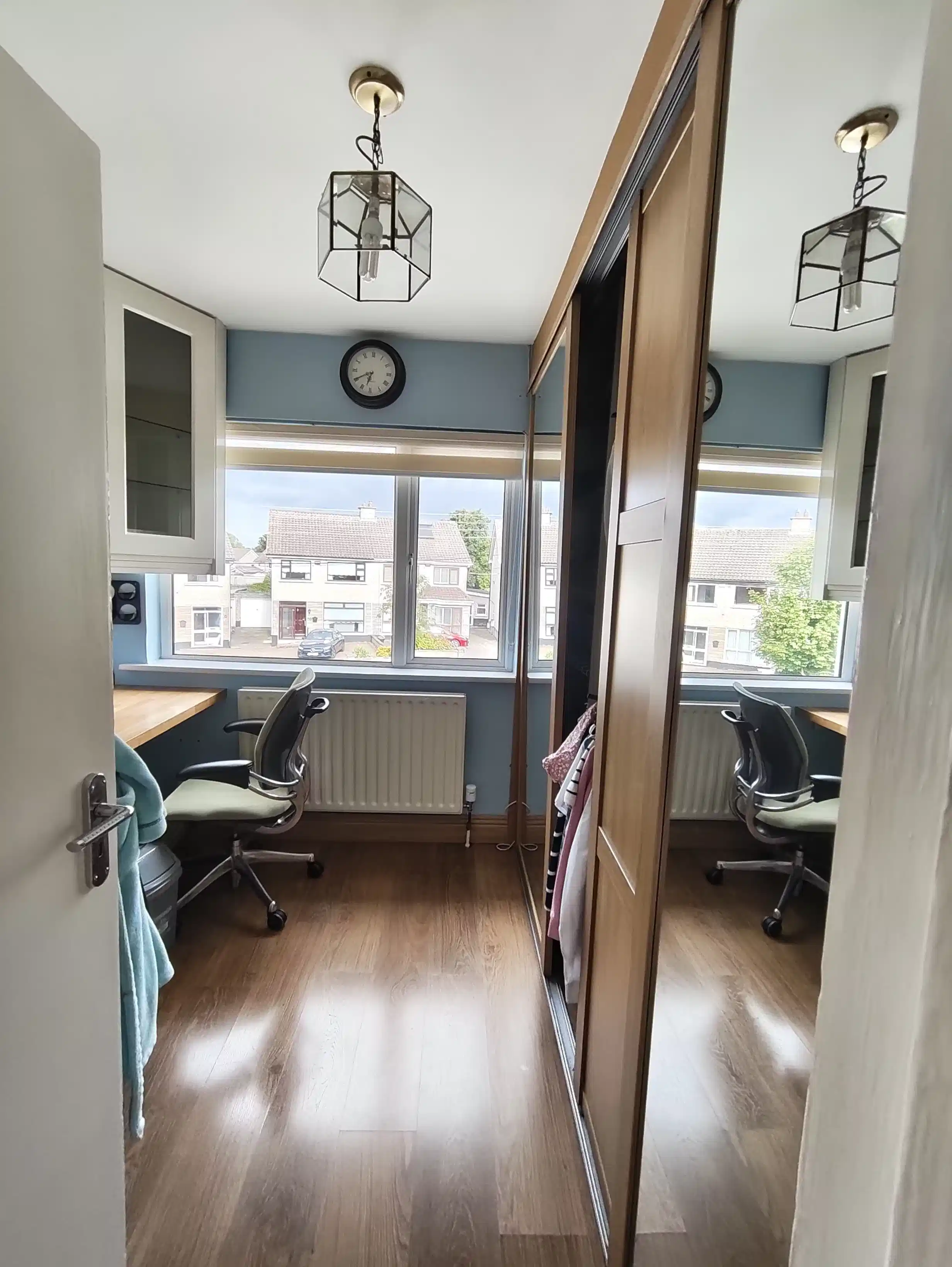 Exterior?w=400&h=260&fit=crop&q=40&auto=format&trim=auto