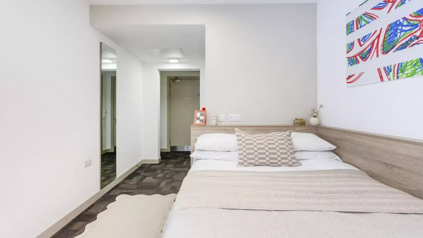 Common Area?w=400&h=260&fit=crop&q=40&auto=format&trim=auto