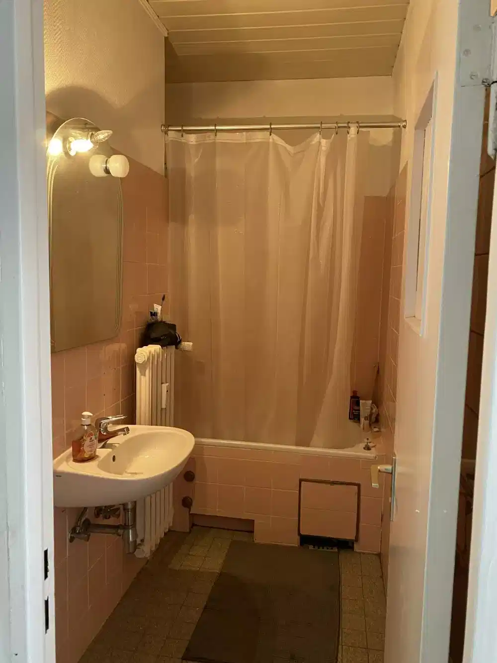 RM Bismarckstraße 106, Berlin - Berlin, Germany - Room in a 3 Bed 1 Bath - Bathroom