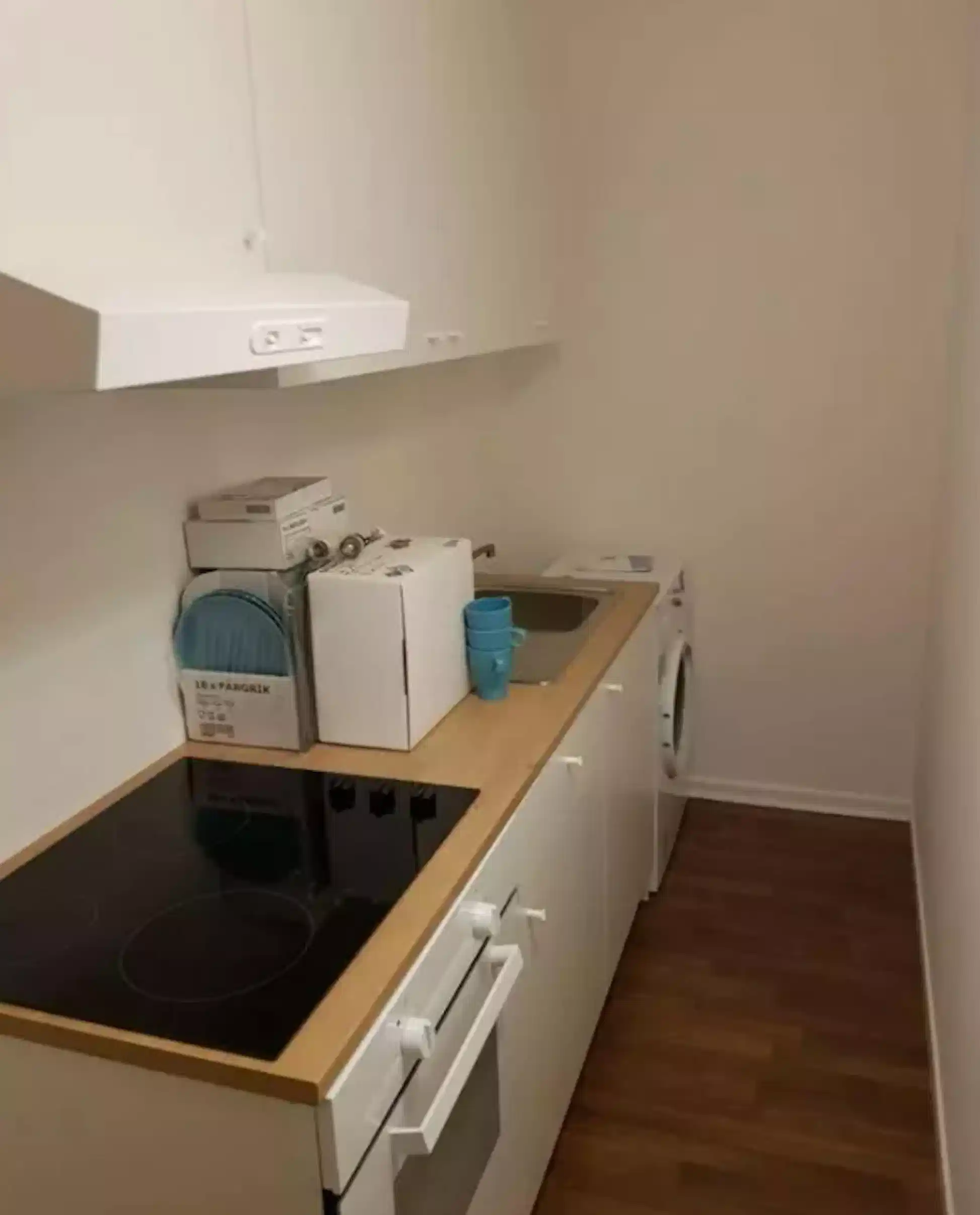 RM Kieler Straße 391b, Hamburg - Hamburg, Germany - Kitchen